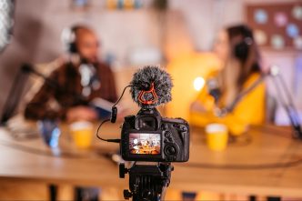 How to Leverage Influencer Partnerships in the New