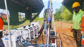 Aurum drills 6m of 1-ounce rock chasing West