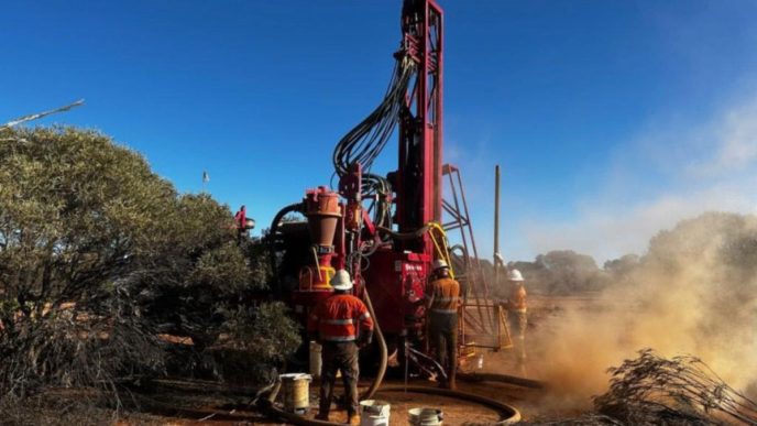 Everest looks beyond bulk sample zone to extend