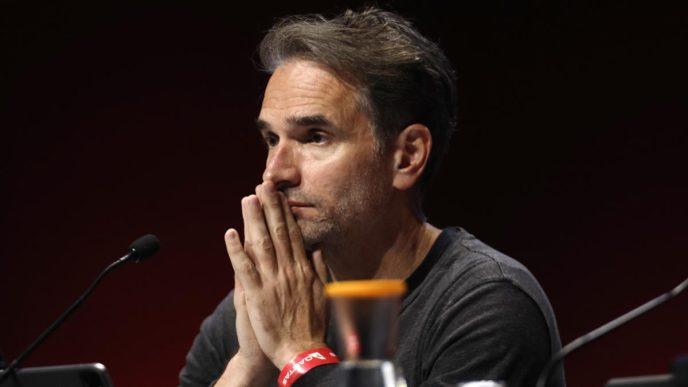 Long-serving Qantas director Todd Sampson to