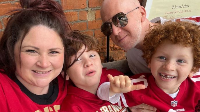 Nurse, 42, makes £900 a month from side hustle -