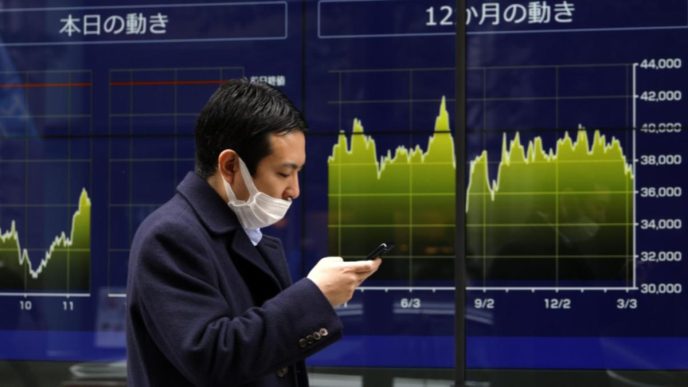 Asian shares wobble as US-China trade war