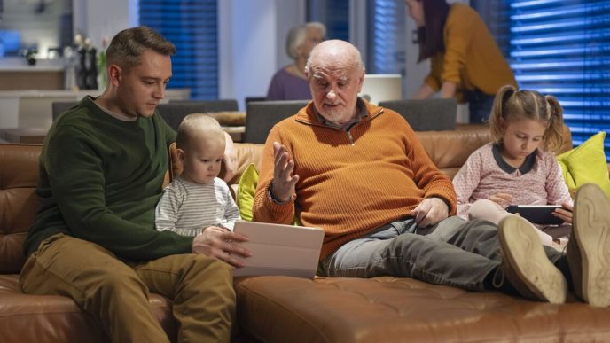 HMRC writing to 370,000 Brits on state pension who