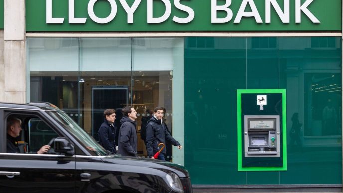 Lloyds Bank issues message to customers with