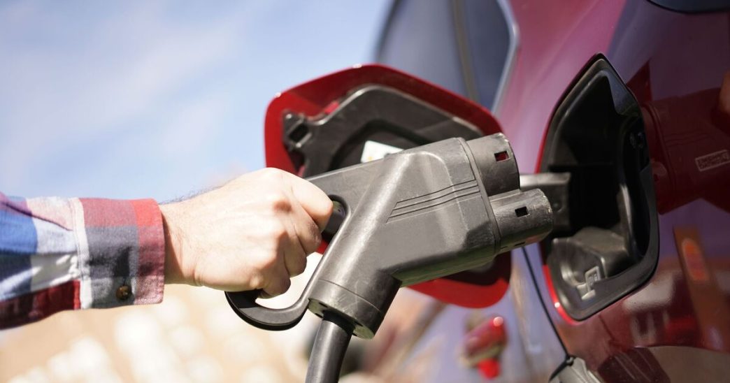 Petrol cars cost more per mile than EV, figures