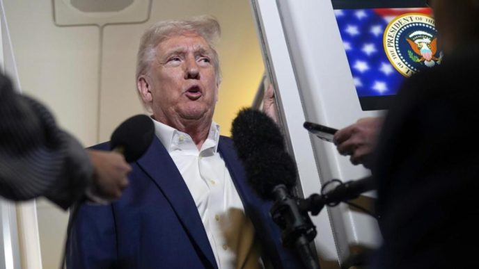 US excludes smartphones and computers from tariffs