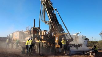 Venus fires up drill rig to boost Sandstone gold