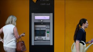 Commonwealth Bank outage: Customers left cashless