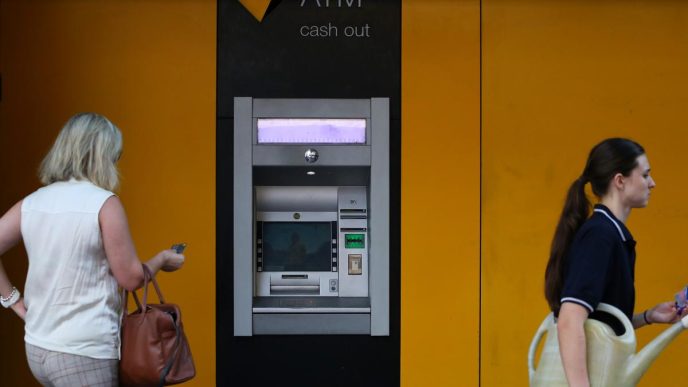 Commonwealth Bank outage: Customers left cashless