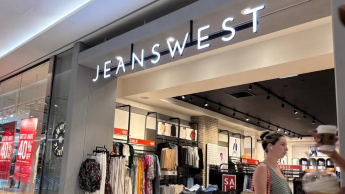 Jeanswest: Closing down sale as more than 90