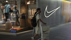 US and China hold second day of tariff talks