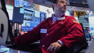 World stocks pause as markets eye US-China talks,