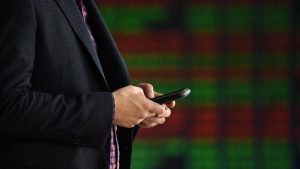 Aussie shares fall as trade worries weigh on