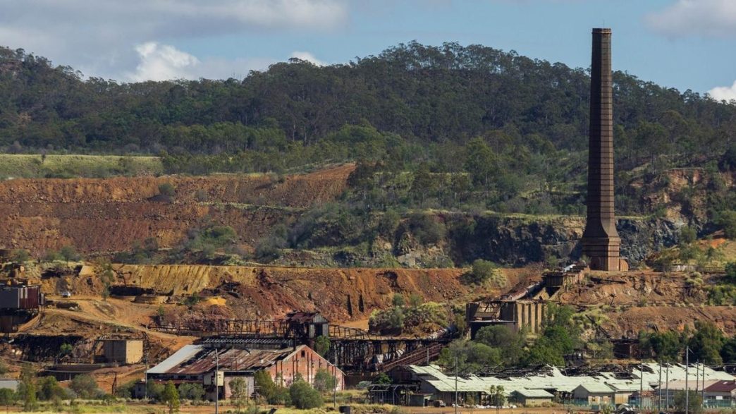 Middle Island explores for gold in shadow of