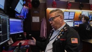 Wall Street dips as investors focus on US jobs