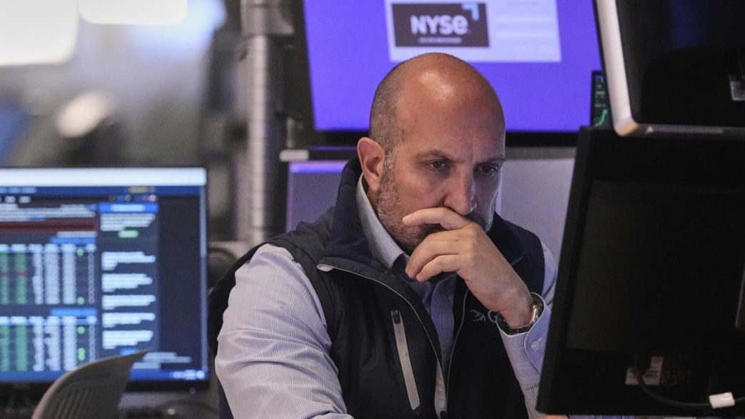 Wall Street mixed as US-China trade talks grab
