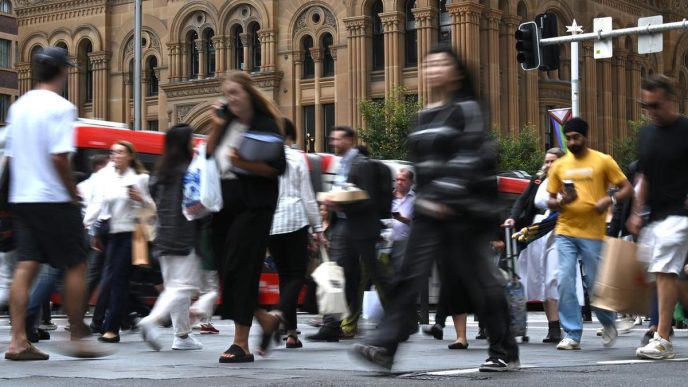 Number of businesses reporting labour shortage as