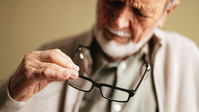 People with poor eyesight could be getting £749