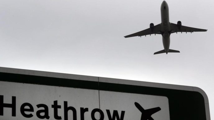 UK airports disrupted by air traffic control issue