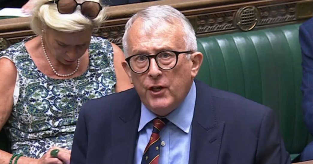 Universal Credit claimants 'caught in 5 week trap'