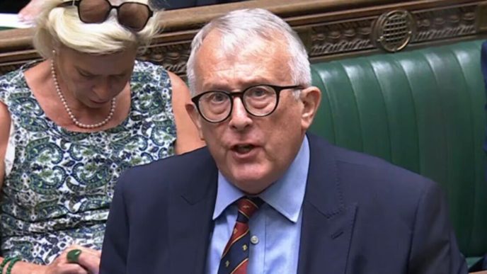 Universal Credit claimants 'caught in 5 week trap'