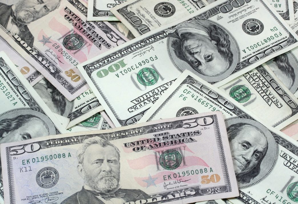 Dollar Gains on Higher T-Note Yields and Weak