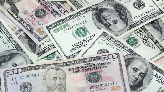 Dollar Gains on Higher T-Note Yields and Weak