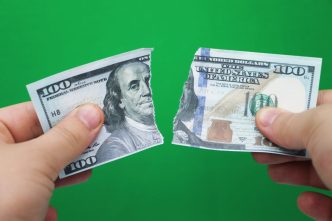 Dollar Tumbles and Gold Jumps as Powell Opens Door
