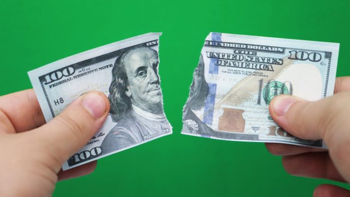Dollar Tumbles and Gold Jumps as Powell Opens Door