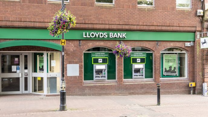 Lloyds Bank issues 'up to £300' alert to all