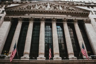 Stocks Settle Lower as Bond Yields Rise