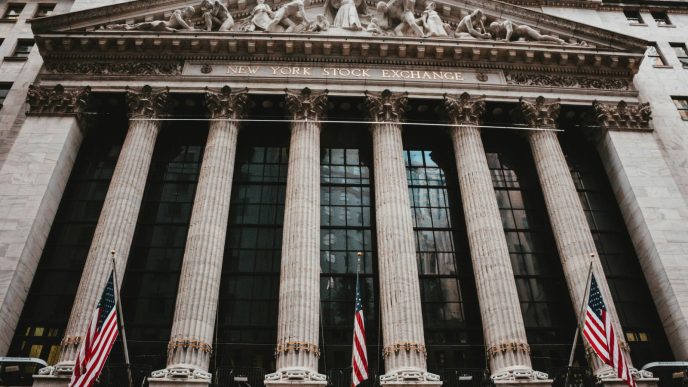 Stocks Settle Lower as Bond Yields Rise