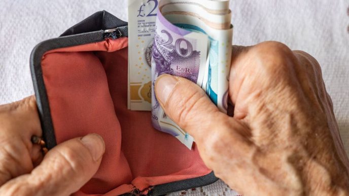 Thousands back call for £350 state pension
