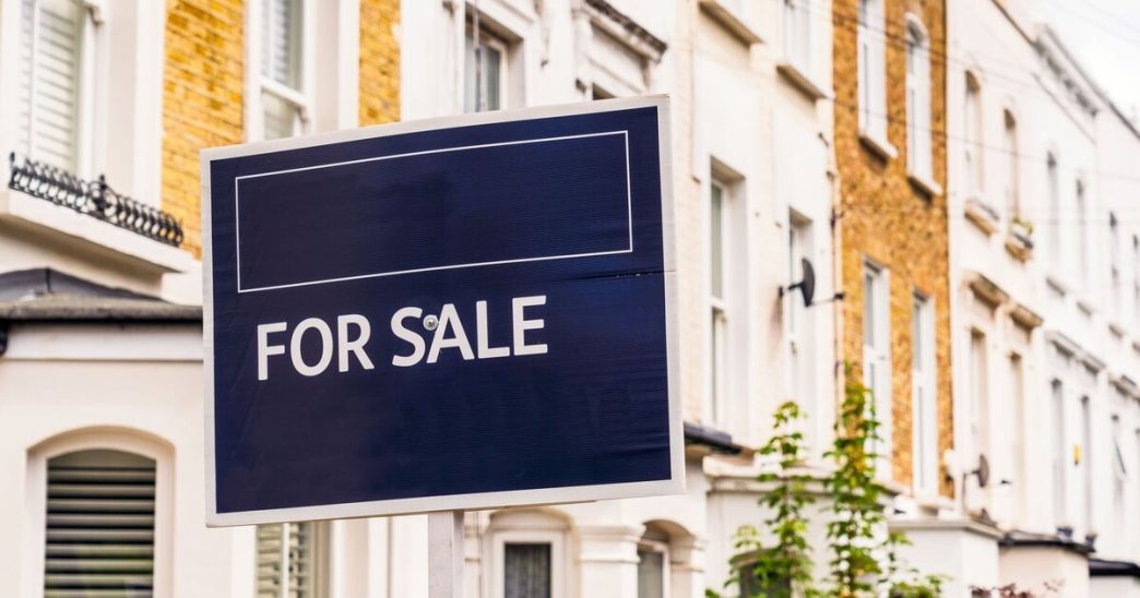 UK house prices drop by £4,969 as savvy sellers